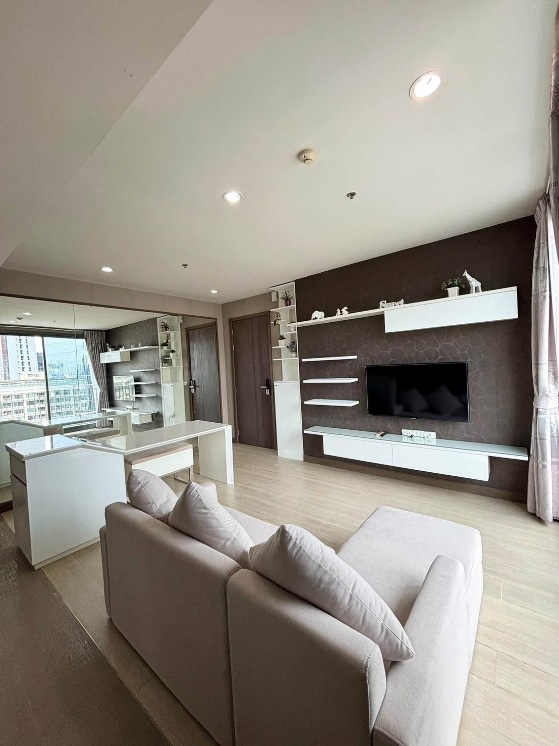 🔥 พร้อมอยู่! ห้องมุมแต่งสวย วิวเมืองและสระ ราคาต่อรองได้ / Ready to move in! Beautiful corner unit with pool & city views, Negotiable! 🔥 Pyne by Sansiri 📞 Call: 092-461-6989 🔥 พร้อมอยู่! ห้องมุมแต่งสวย วิวเมืองและสระ ราคาต่อรองได้ / Ready to move in! Beautiful corner unit with pool & city views, Negotiable! 🔥 Pyne by Sansiri 📞 Call: 092-461-6989
