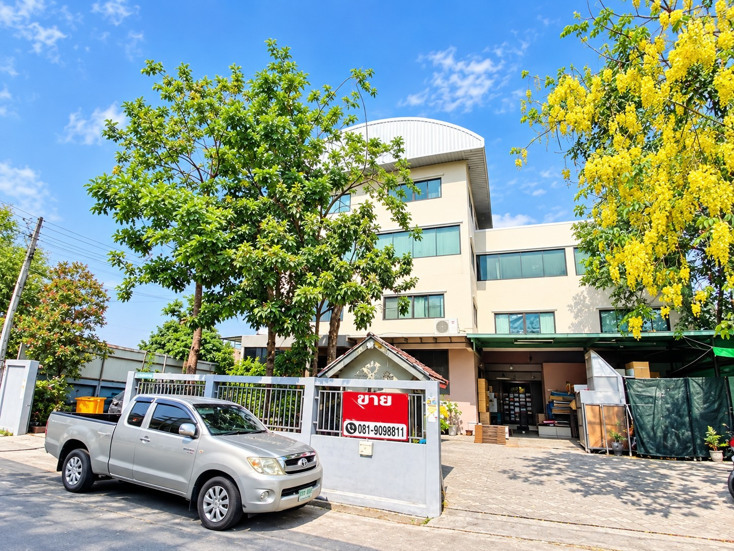 Warehouse with office for sale, 4 floors, Bearing 31, Sukhumvit 107, area 1,168 sq m., fully furnished.