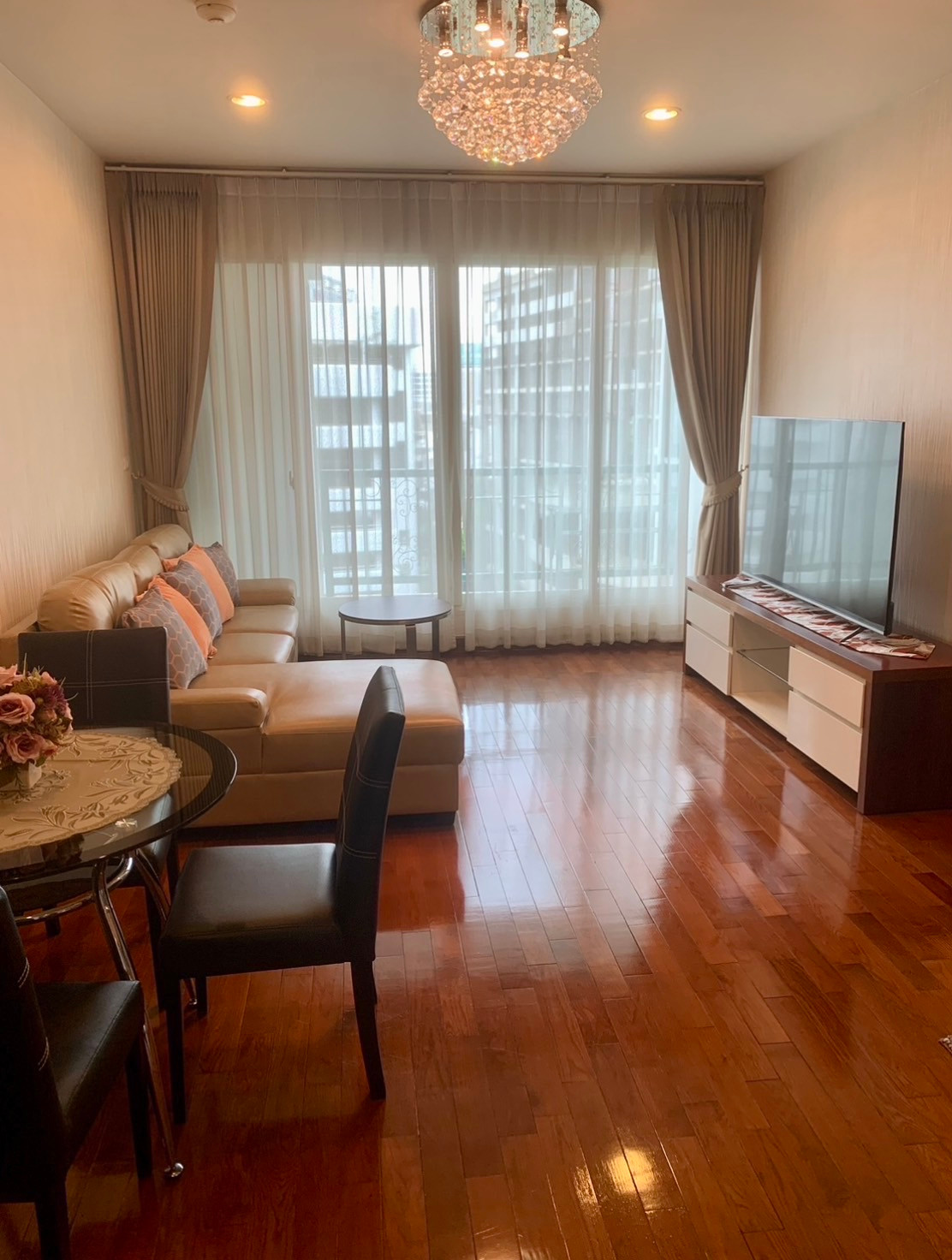 Large condo for sale, Chidlom location, very central, very good price, hurry! Large condo for sale, Chidlom location, very central, very good price, hurry!