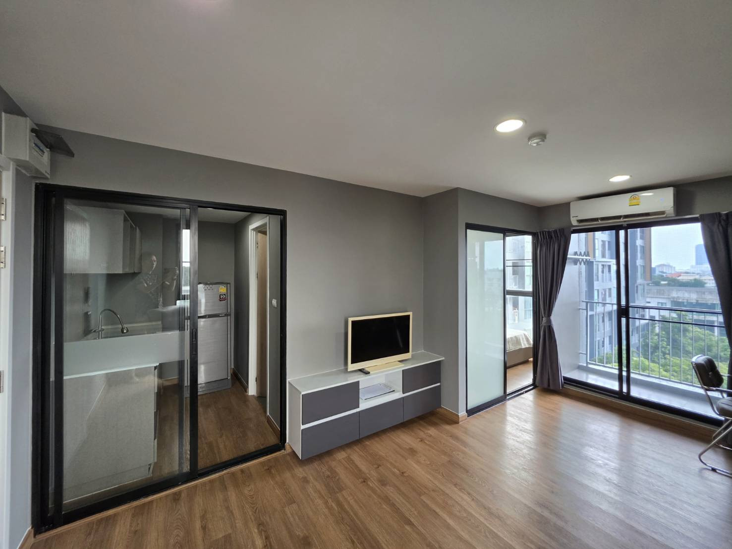 98578 - Urgent sale, The Excel Groove Condo, good location, Soi Lasalle, near the BTS, corner room, beautiful, ready to move in, low price.