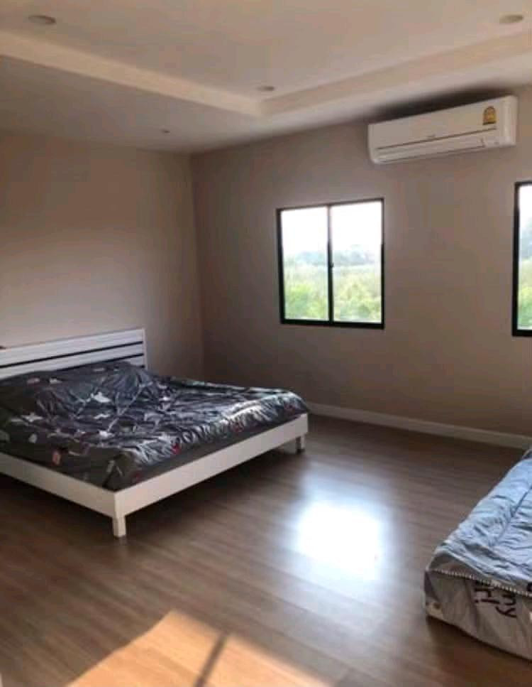 🏡 For rent, 3-story townhome, Thana Cluster Westgate | Soi Khlong Thanon, Bang Yai ✅ Property details - 🏠 3 floors | 4 bedrooms, 4 bathrooms ​ - ❄️ 2 air conditioners (ground floor + master bedroom) ​ - 🚗 Parking for 2 cars ​ - 📍 4 km from BTS Khlong Bang – รูปที่ 3
