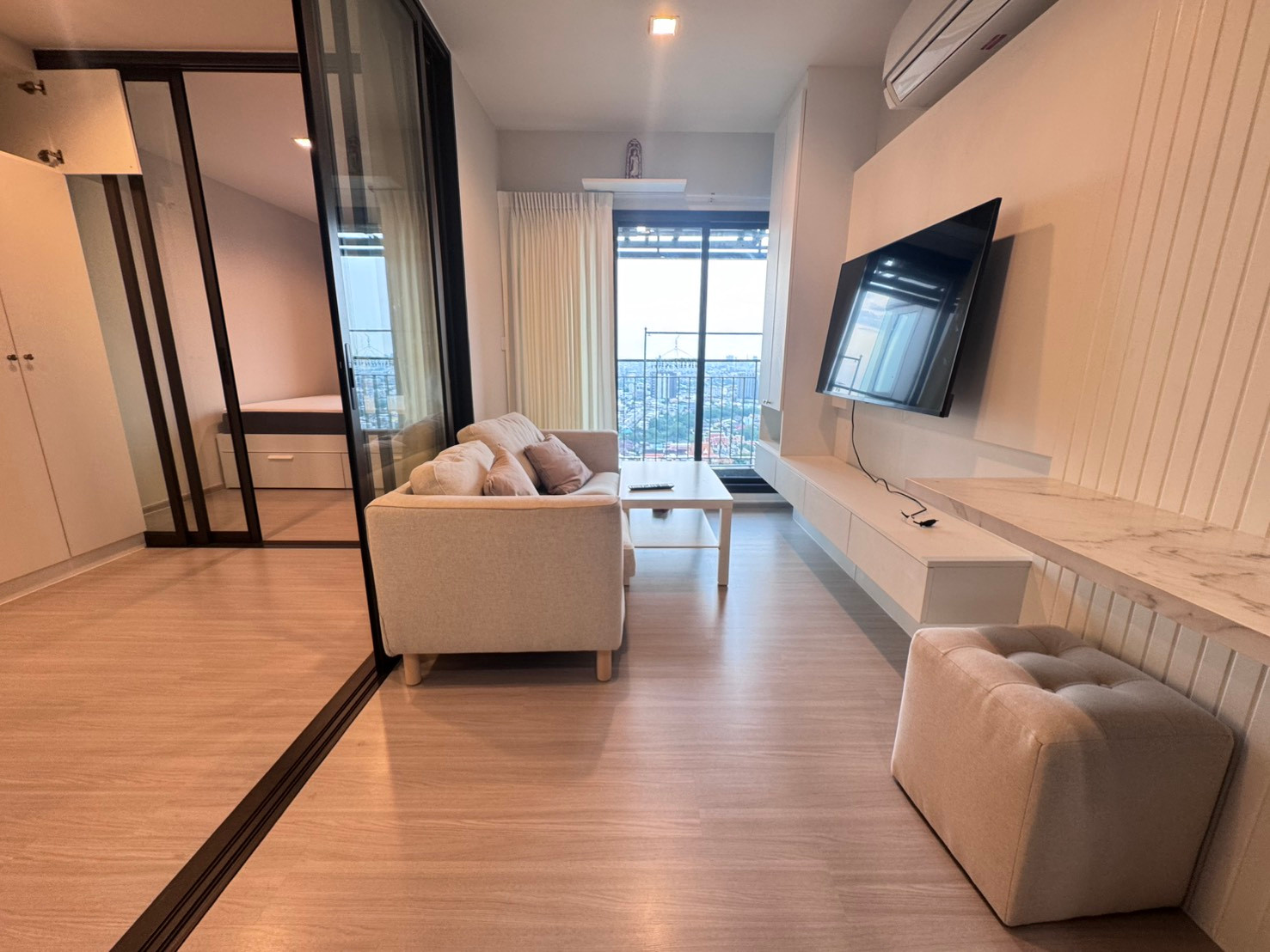 Life Sathorn Sierra 1 bedroom plus, beautiful room, good built-ins. Vacant and ready for rent Life Sathorn Sierra 1 bedroom plus, beautiful room, good built-ins. Vacant and ready for rent