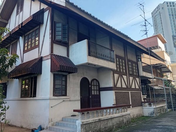 98544 - Land for sale with buildings, area 245 sq m, prime location on Thonburi side, opposite Central & Lotus Pinklao, high potential, suitable for all types of investment!
