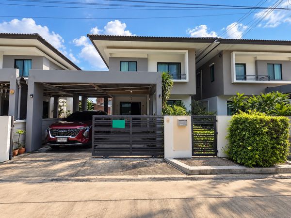 🏡 Modern style semi-detached house for rent, good location, ready to move in, close to the BTS!  Areeya Como Wongwaen-Ramindra Project |Rent only 20,000 baht/month ** House available 31 October 2026