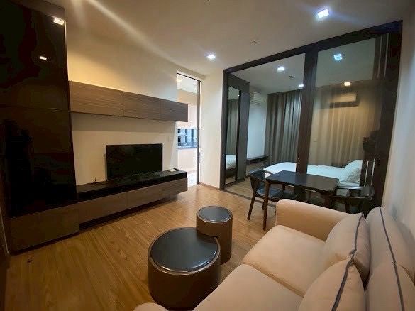 For Rent!! The Line Sukhumvit 71 🌆  💰 Rent : 16,000 THB/month💖 1 Bedroom | 1 Bathroom | 30 sq.m. | Fully Furnished 📞 Contact : Aomam (Agent) Tel./Line ID : 095-587-1692 WhatsApp : +66 95 587 1692
