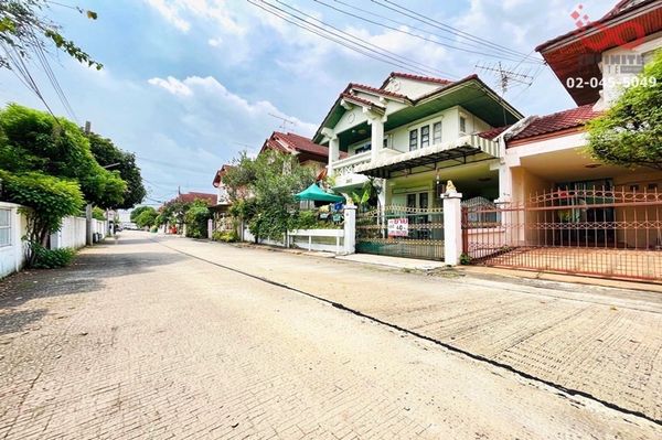 2-story semi-detached house for sale, 40 sq m., Sasiya Village, Soi Songprapa 30 - Dechatungka, near Don Mueang Airport.