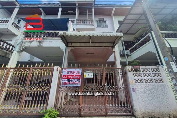 ทาวน์เฮาส์ 3 ชั้น เนื้อที่ 28 ตร.ว. บ้านแก้ววิลล่า (ซอยจรัญสนิทวงศ์ 27 แยก 22) ถนนจรัญสนิทวงศ์ แขวงบางขุนศรี เขตบางกอกน้อย