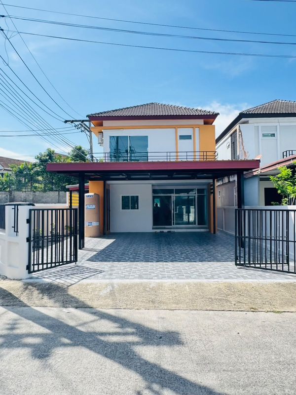 High-Value Family Haven | 4-Bed House with Huge Backyard &amp; 4-Car Parking (35K/mo)