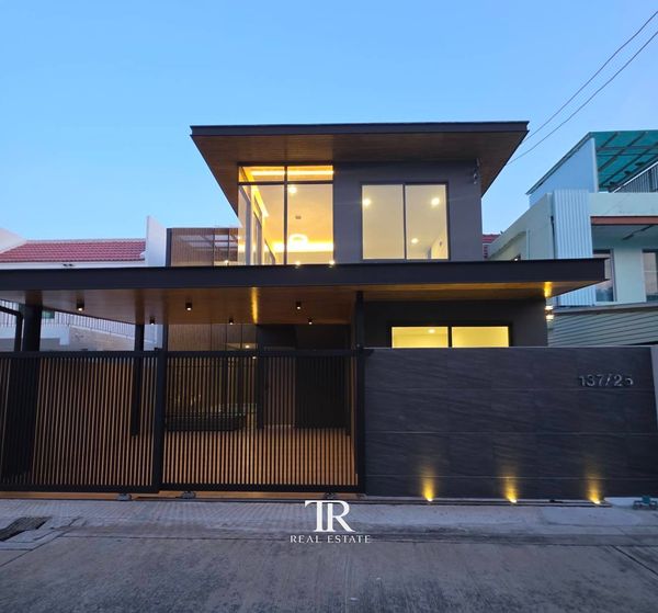 🔥 Pool Villa for rent, detached house, Soi Sukhumvit 60/1 | Rent 160,000 baht/month, negotiable | 3 bedrooms, Ensuite in every room | Approximate area 250 sq m | Private swimming pool | Pet Friendly | 5 minute walk to BTS Bang Chak | TR0194 | Line @500vvz