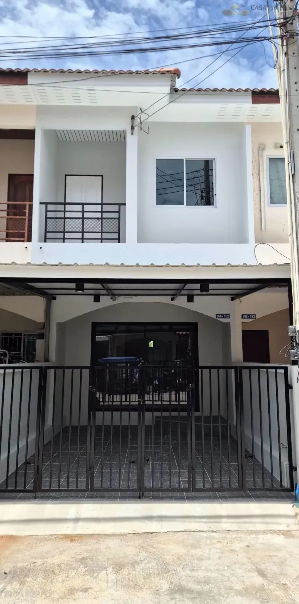 Fully Furnished 2-Story Townhouse for Sale: Pannathorn 3 Village