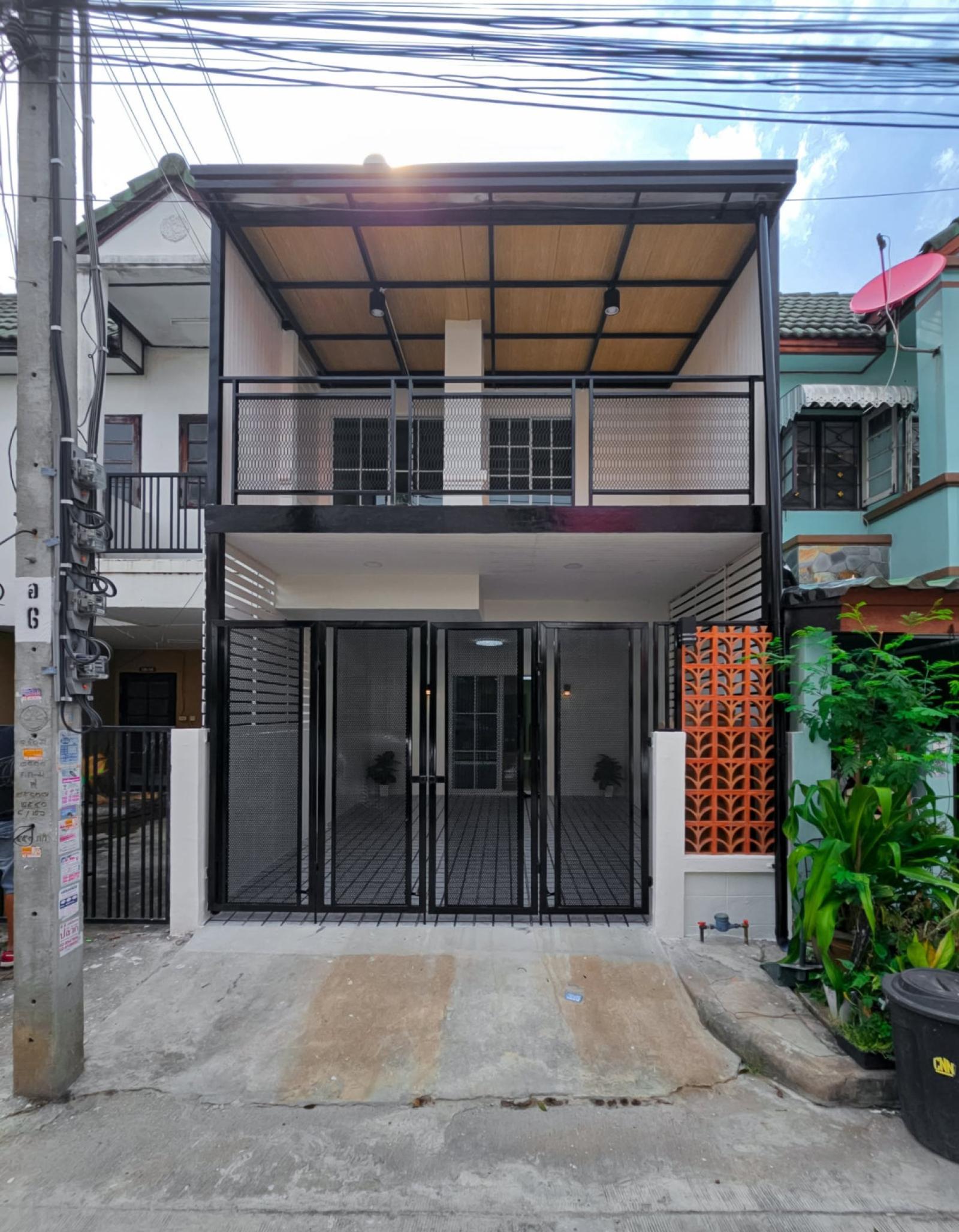 ขายทาวน์เฮ้าส์/ทาวน์โฮม  บ้านรัตนาธานี ซอยวัดลาดปลาดุก รีโนเวทใหม่ บางรักพัฒนา บางบัวทอง นนทบุรี CX-178313