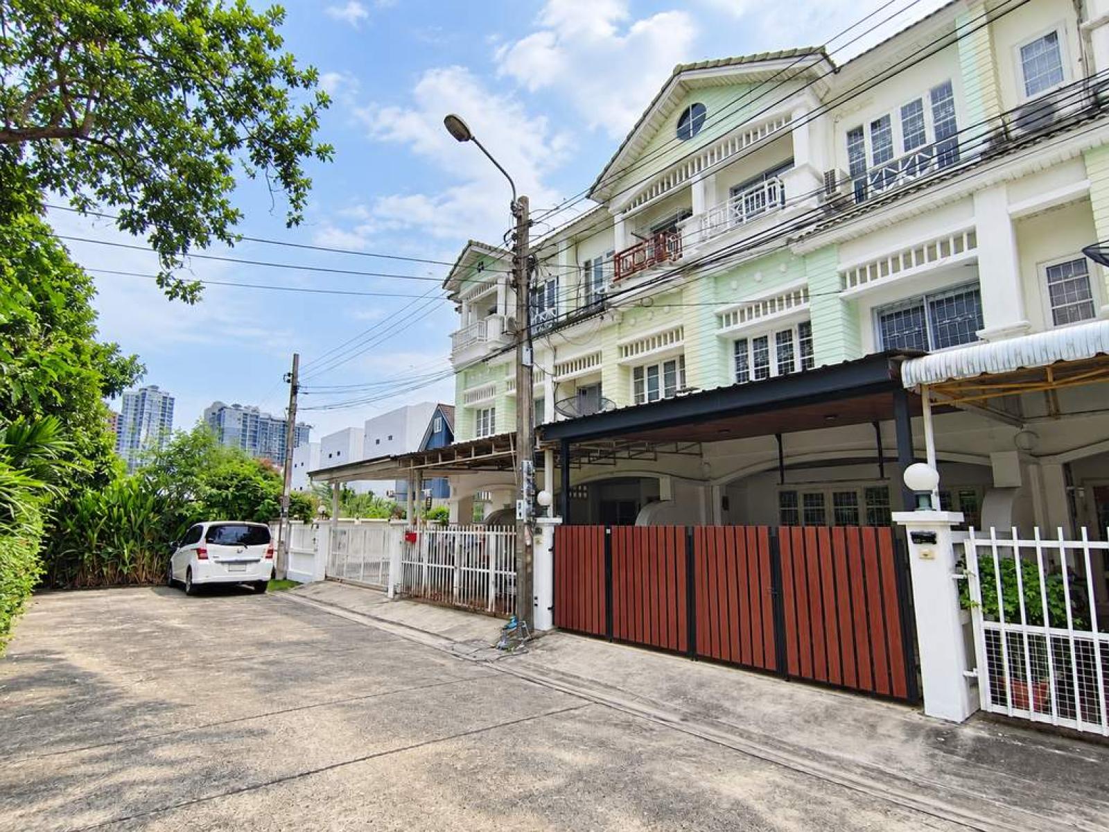 Townhouse in Bang Mod Land alley – Prachachuen Road (along the water canal) / 3 Bedrooms (FOR SALE) PALR029 Townhouse in Bang Mod Land alley – Prachachuen Road (along the water canal) / 3 Bedrooms (FOR SALE) PALR029