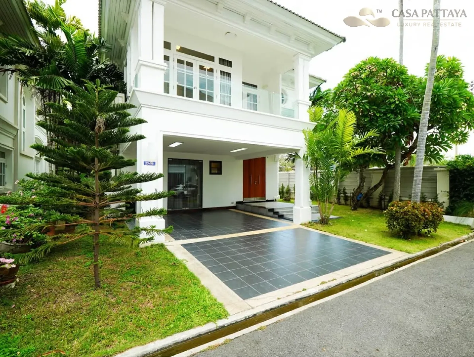 ขาย/เช่า บ้านเดี่ยวติดทะเลหรู บ้านเทวารัณย์ บีชฟรอนต์ วิลล่า