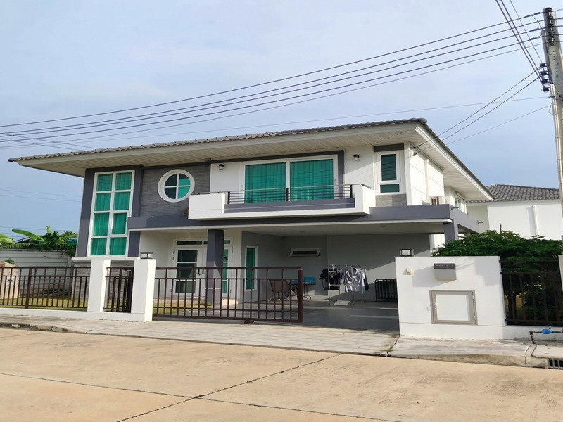 Large detached house for rent at Supalai Ville Bowin, 4 bedrooms, near Eastern Seaboard Industrial Estate. Large detached house for rent at Supalai Ville Bowin, 4 bedrooms, near Eastern Seaboard Industrial Estate.
