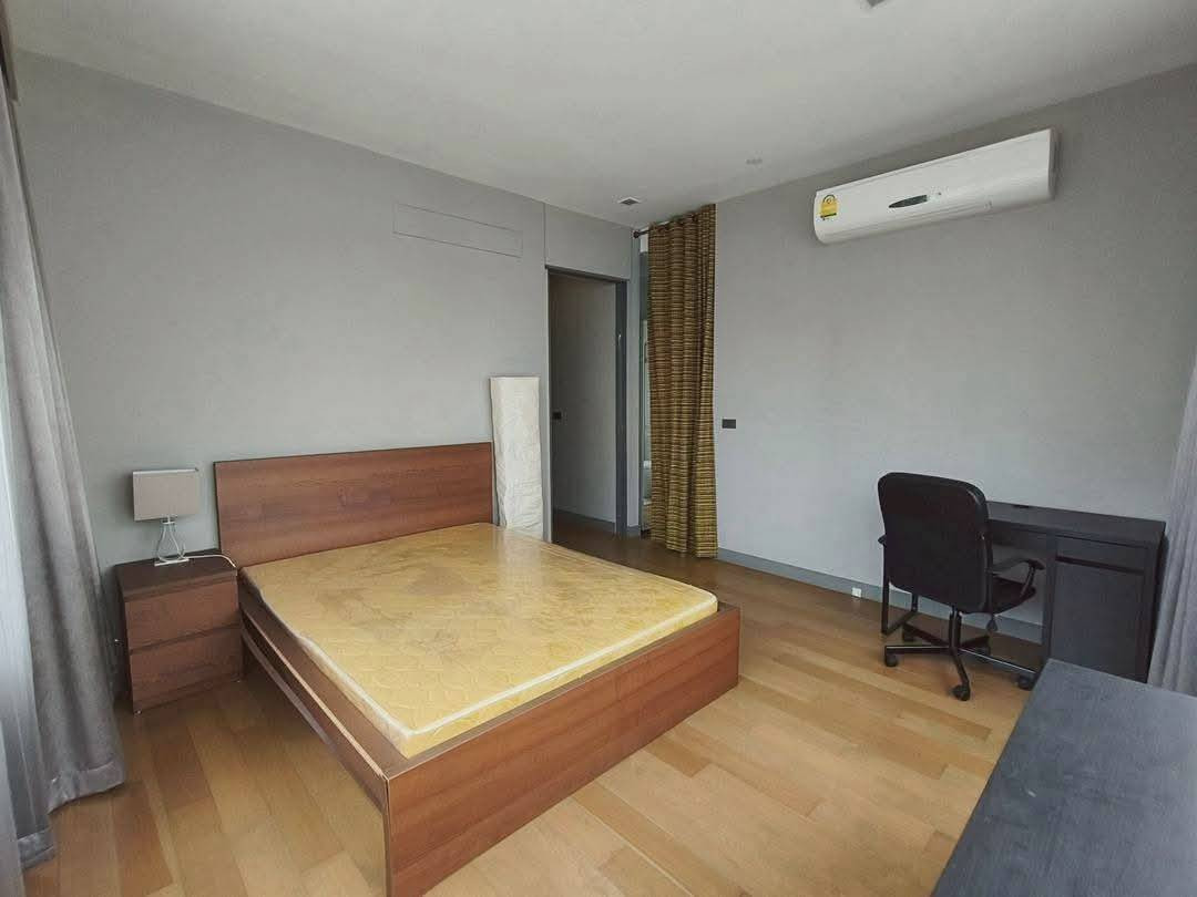 🐾 For Rent | For rent — M Silom / M Silom Heart of Silom–Narathiwat | Heart of Silom–Narathiwat Corner Unit corner room • 51 sq.m. sq m. • 9th Floor 9th floor