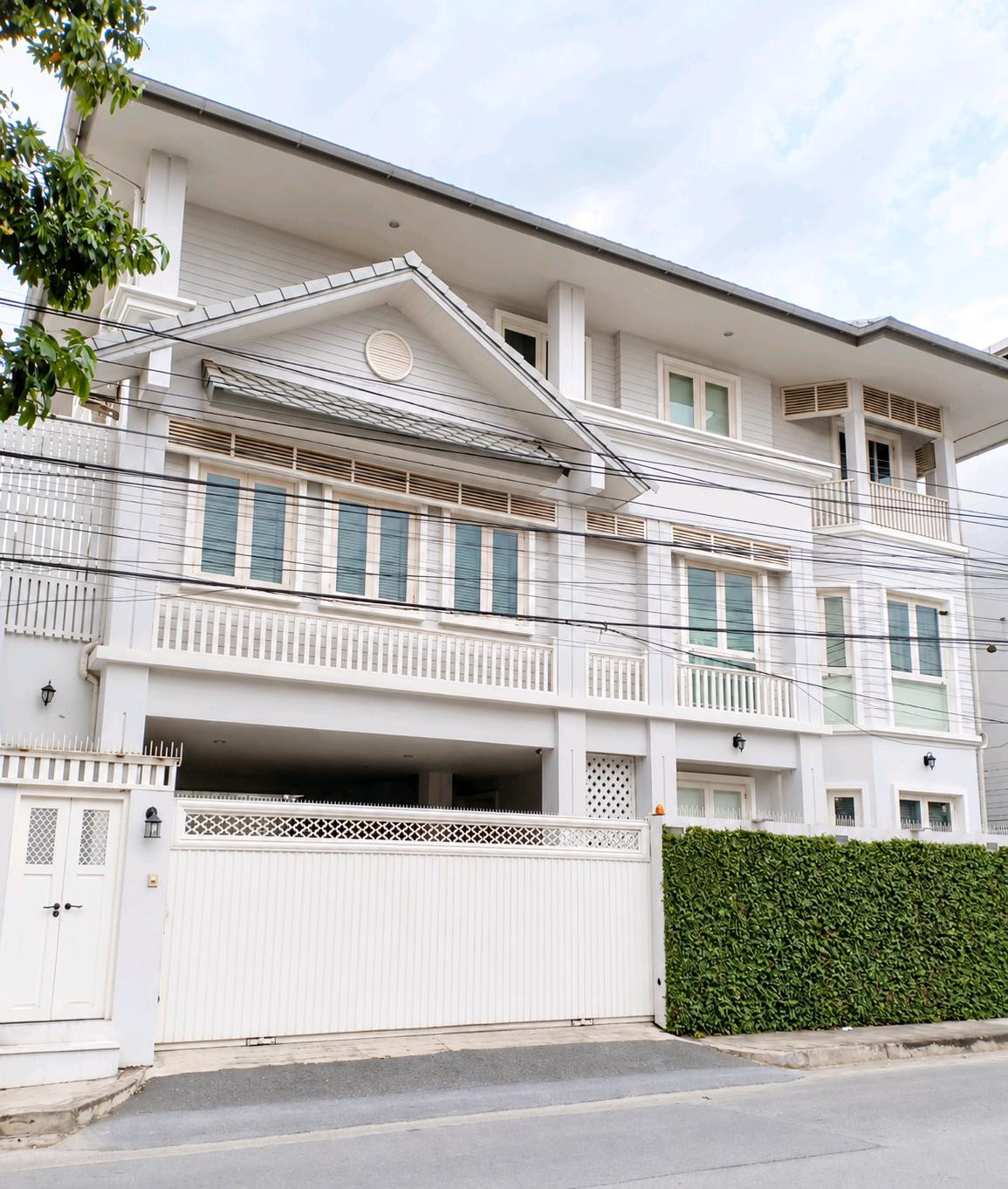 ขาย Private Residence ใจกลางอารีย์–ประดิพัทธ์ | 500 ตร.ม. 5 นอน 7 น้ำ | 89 ลบ. ขาย Private Residence ใจกลางอารีย์–ประดิพัทธ์ | 500 ตร.ม. 5 นอน 7 น้ำ | 89 ลบ.
