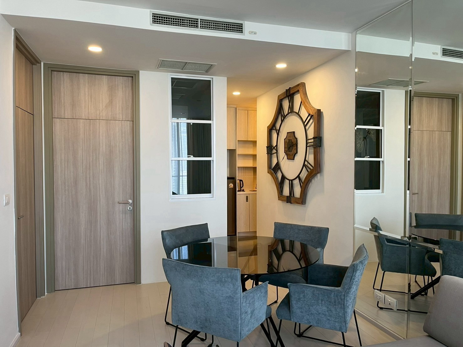 2 ห้องนอน พร้อมเข้าอยู่ทันที Noble Ploenchit เฟอร์นิเจอร์ครบ ใกล้ BTS เพลินจิต – รูปที่ 2
