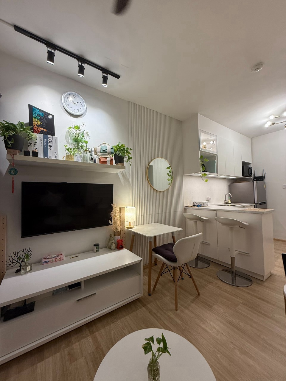✨ ให้เช่าคอนโด A Space Asoke - Ratchada (เอ สเปซ อโศก-รัชดา) ✨ ห้องสวย เพิ่งรีโนเวทใหม่ ตกแต่งพร้อมเข้าอยู่ เฟอร์นิเจอร์และเครื่องใช้ไฟฟ้าครบครัน เดินทางสะดวกใจกลางพระราม 9 - รัชดา! – รูปที่ 2