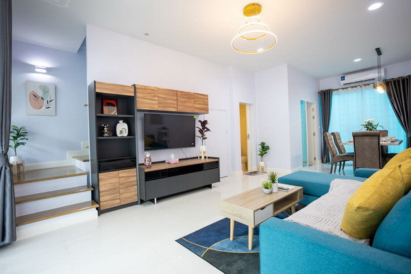 [ให้เช่า] หมู่บ้าน บ้านกลางเมือง ลาดพร้าว 71 / 3 ห้องนอน 3 ห้องน้ำ / 21 ตรว. 165 ตรม. **38,000** ทาวน์โฮม 3 ชั้นตกแต่งสวย เฟอร์นิเจอร์และเครื่องใช้ไฟฟ้าจัดเต็ม เดินทางสะดวก เข้าออกได้หลายทาง พร้อมเข้าอยู่ ใกล้เซนทรัลอีสวิลล์ – รูปที่ 3