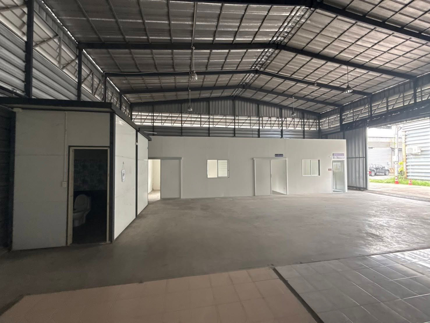 Warehouse for rent with office, 200 sq m., good location, Bang Phli Yai, Theparak Km. 11, opposite Bangna 5 Hospital, rent 33,000 baht. – รูปที่ 4