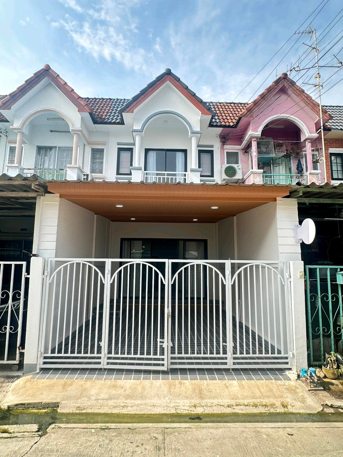 2-story townhouse for sale, Rinthicha Village, Romklao 6, Kasem Bundit Village, Romklao Campus. Triam Udom Suksa Pattanakarn School Panchasap Minburi School Nawamin Hospital 9, Pink Line, Minburi Station, Orange Line, Airport Link, Thap Chang. 2-story townhouse for sale, Rinthicha Village, Romklao 6, Kasem Bundit Village, Romklao Campus. Triam Udom Suksa Pattanakarn School Panchasap Minburi School Nawamin Hospital 9, Pink Line, Minburi Station, Orange Line, Airport Link, Thap Chang.