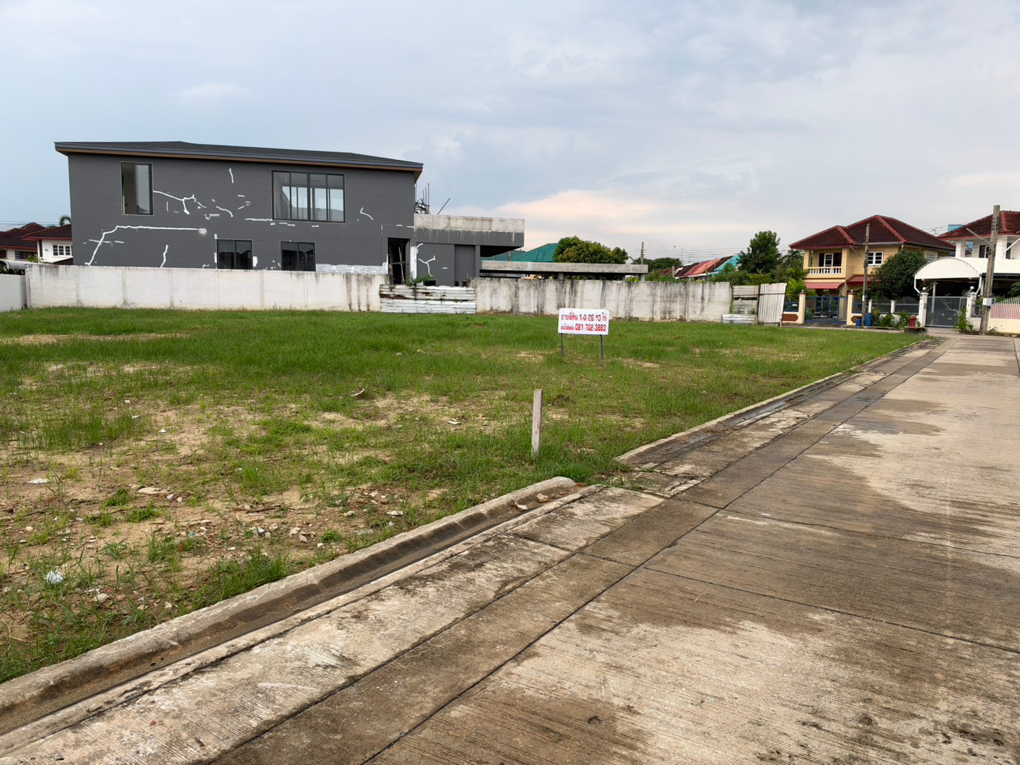Land for sale 1 rai 26.10 square wa in Dollacha Village, Suksawat Rd. 70.