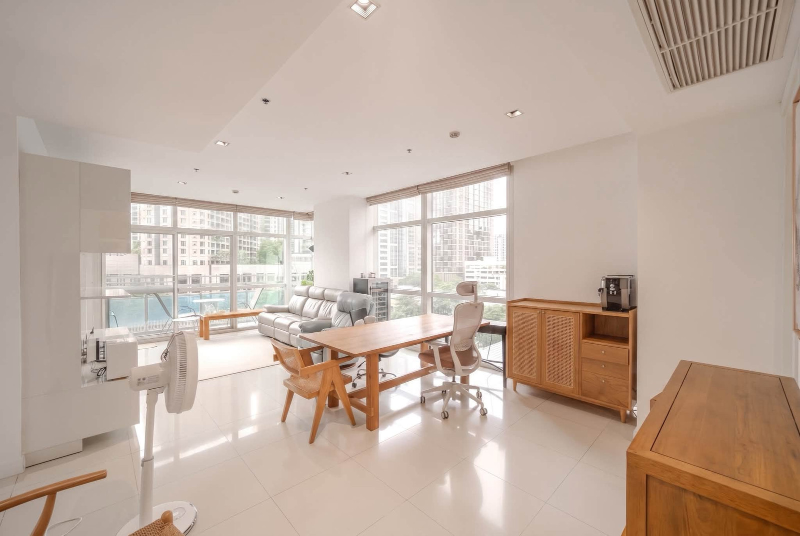 For rent: Athenee Residence 2 Bedrooms 2 Bathrooms, size 131.77 sq m, 8th floor. For rent: Athenee Residence 2 Bedrooms 2 Bathrooms, size 131.77 sq m, 8th floor.