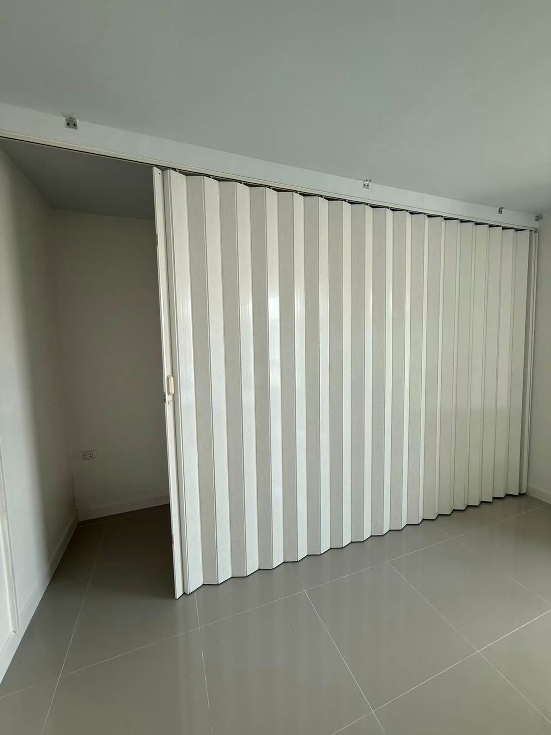 🔥 ให้เช่าทาวน์โฮม 3 ชั้น เมโทร พระราม 9 3 ห้องนอน 2 ห้องน้ำ รีโนเวทใหม่ | เฟอร์นิเจอร์ครบ | แอร์ใหม่ | พร้อมเข้าอยู่ 💰 ค่าเช่า 26,000 บาท/เดือน – รูปที่ 4