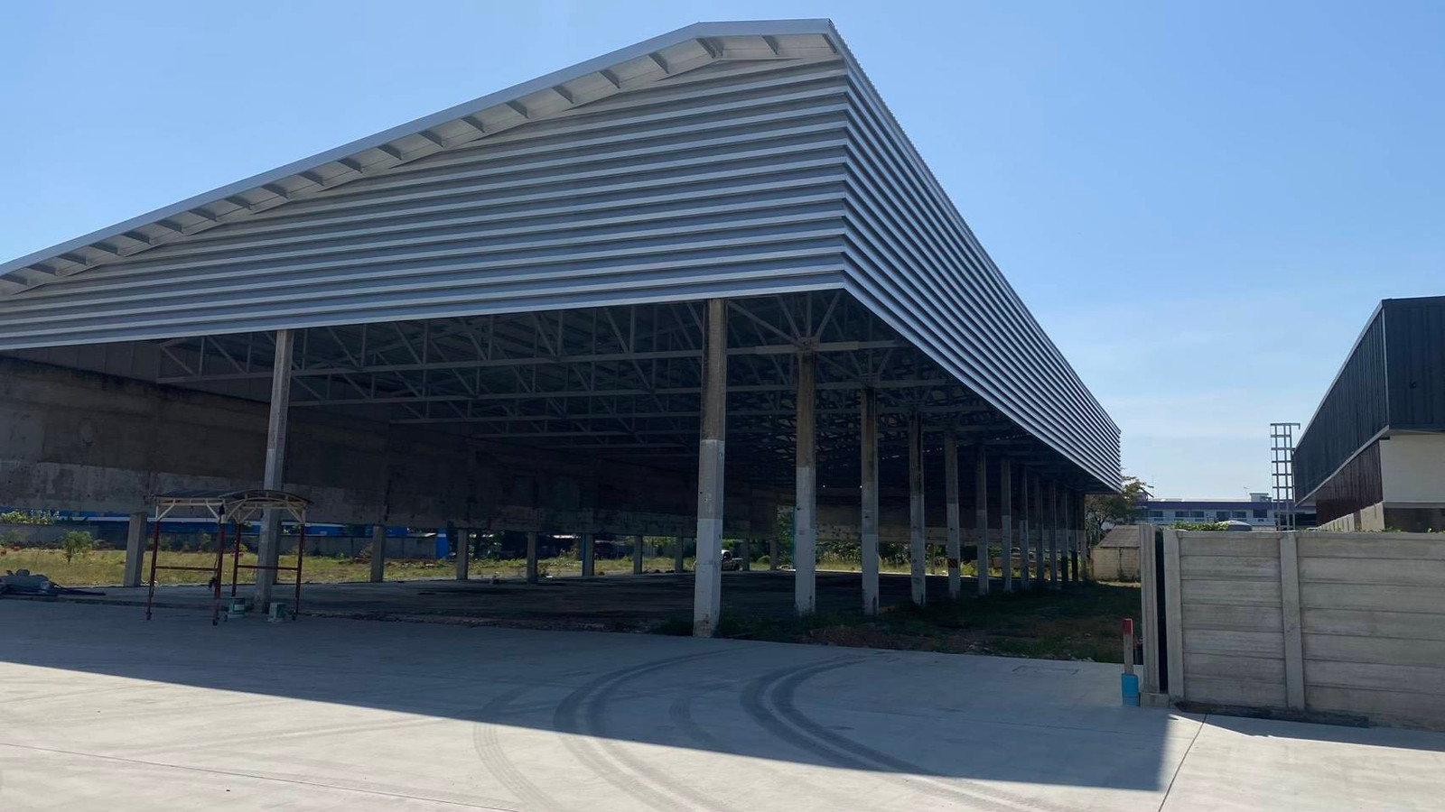 Warehouse for rent, new warehouse Phahonyothin area, km. 40, near the motorway opposite Thammasat University, convenient travel. Warehouse for rent, new warehouse Phahonyothin area, km. 40, near the motorway opposite Thammasat University, convenient travel.