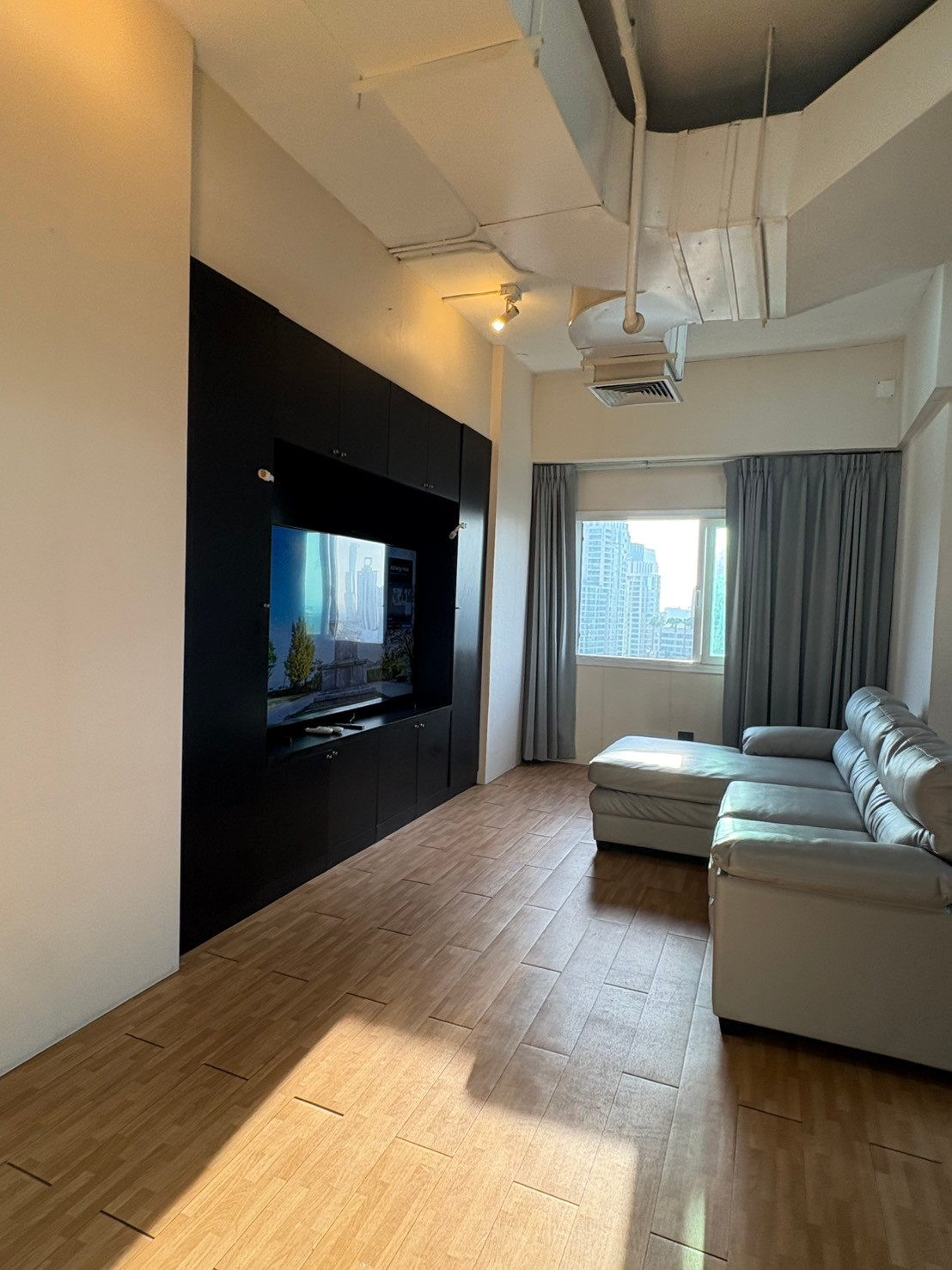 Big One Bedroom, beautiful view 🐱🐶 Petfriendly Wireless Road 📢 Line : @085pucam / 0627941024 🥳 YKP Rental Condo