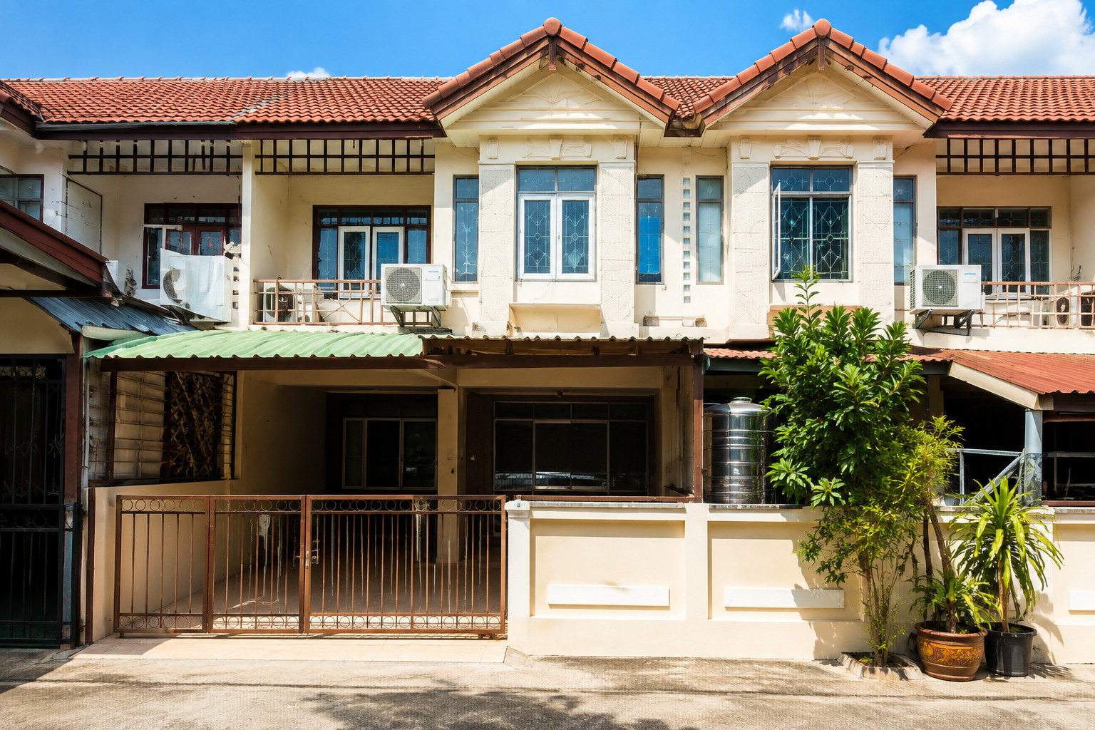 Townhouse for sale, Tha Kham, Pisan University, Project 7, width 6 meters, 20 sq m. Special price 1.98 million.