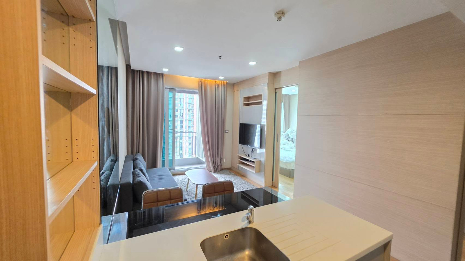 For Sale Condo 1-Bedroom The Address Asoke High Floor Near MRT Phetchaburi Fully Furnished ready to move in.