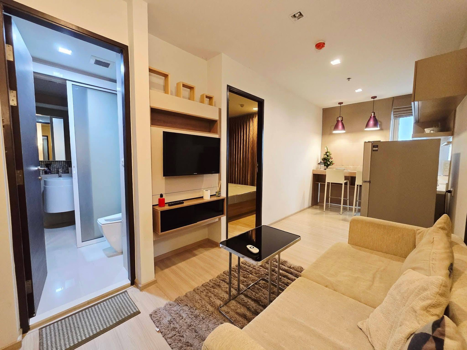 Rhythm Sathorn 21 Condo, beautiful room, near the BTS, available and ready for rent. Rhythm Sathorn 21 Condo, beautiful room, near the BTS, available and ready for rent.