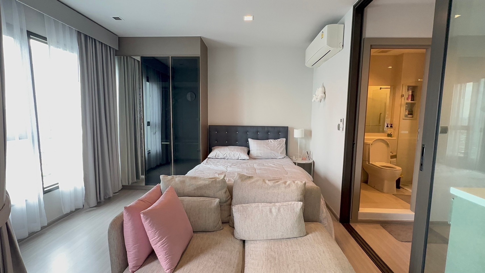 🏙️ Life Asoke Rama 9 | ให้เช่าคอนโด วิวเมือง ชั้นสูง  ✨ ห้องสวย พร้อมอยู่ ทำเลใจกลางพระราม 9 📍 Life Asoke Rama 9 🛏️ 1 ห้องนอน / 1 ห้องน้ำ 📐 ขนาด 28 ตร.ม. 🏢 ชั้น 35 💰 ค่าเช่าเพียง 16,000 บาท/เดือน  🌟 ห้องชั้นสูง วิวสวย บรรยากาศเป็นส่วนตัว 🚇 เดินทาง – รูปที่ 2