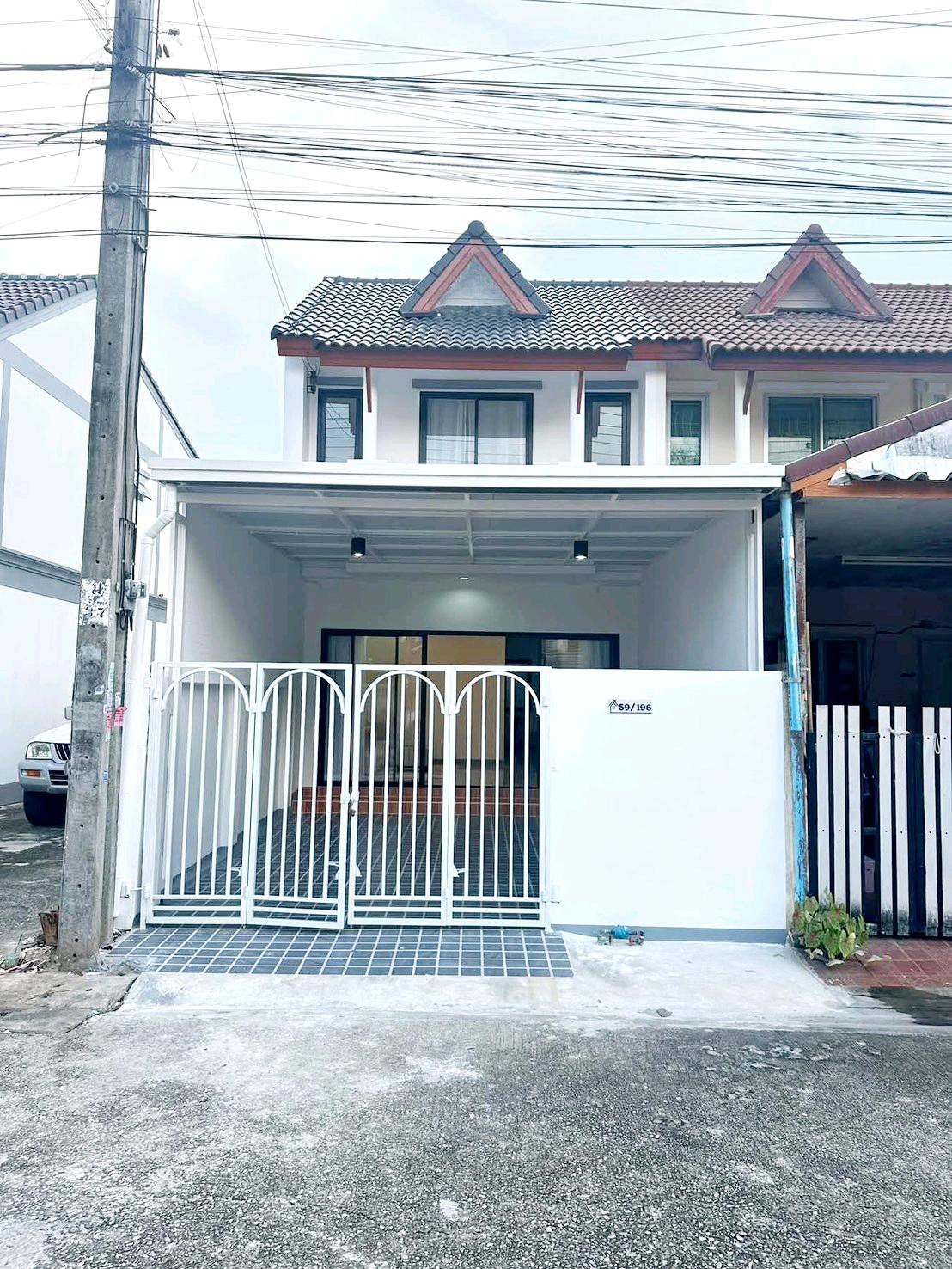 2-story townhouse for sale, Buraphan Village, Sangkhasantisuk 14, Suwinthawong, Suvarnabhumi Airport, Krathum Rai, Nong Chok, Mahanakorn University of Technology. Saint Teresa School Nong Chok District Office Department of Land Transport, Area 4 2-story townhouse for sale, Buraphan Village, Sangkhasantisuk 14, Suwinthawong, Suvarnabhumi Airport, Krathum Rai, Nong Chok, Mahanakorn University of Technology. Saint Teresa School Nong Chok District Office Department of Land Transport, Area 4