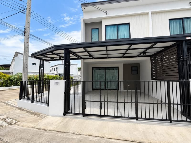 Corner townhome for rent, Pruksa Ville 123 Bangna-On Nut. Near Seacon Square Srinakarin and BTS On Nut. Corner townhome for rent, Pruksa Ville 123 Bangna-On Nut. Near Seacon Square Srinakarin and BTS On Nut.