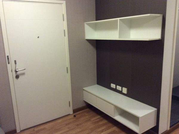 For sale: The Trust Condo Ngamwongwan, corner room (Studio), size 24 sq m, 19th floor.