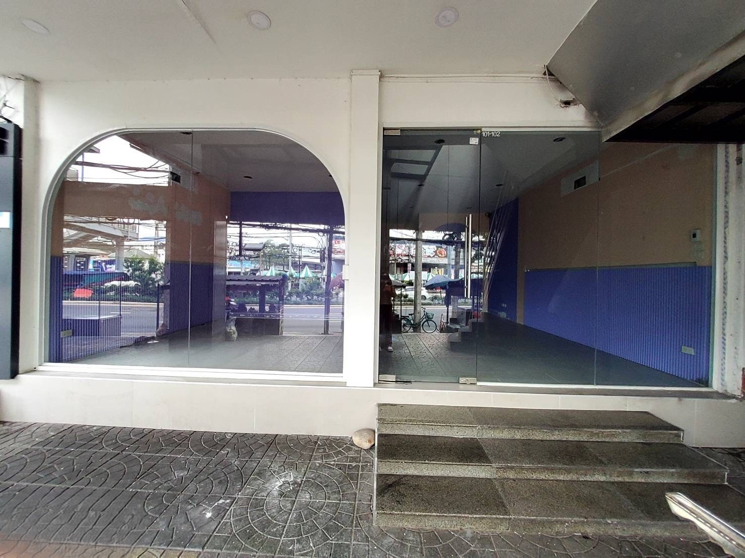 For rent, area 120 sq m, good location, Lat Phrao 98, next to the main road, Lat Phrao.