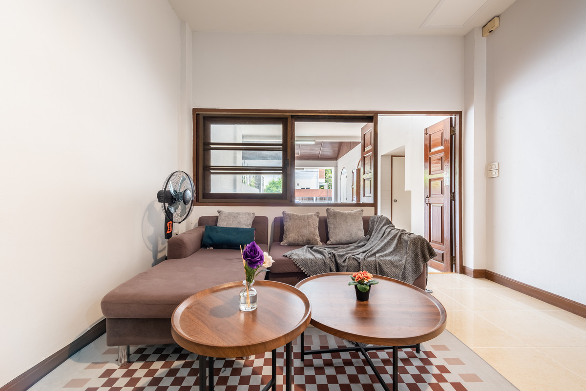 ✨🏡 Rattarinmai Bang Khen Village, 3-story townhome ⚡️ Ready to move in, complete with electricity. Near Don Mueang Airport 🏡 This house is fully furnished and located in a convenient location.