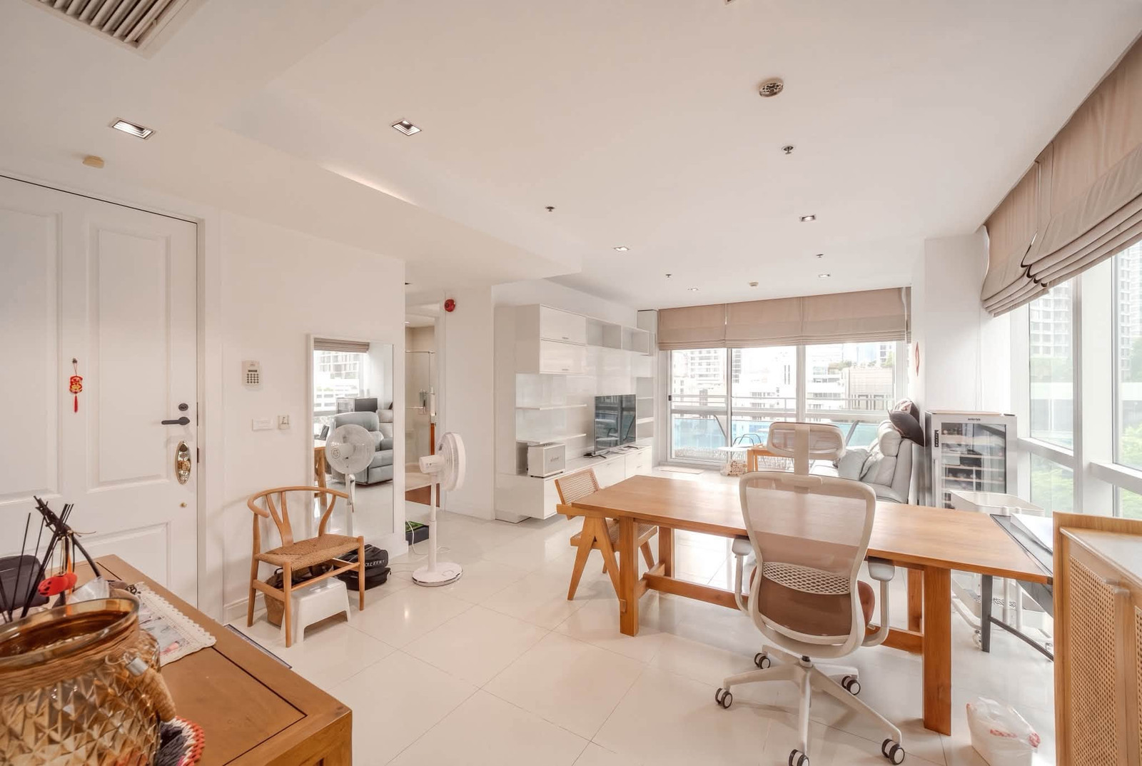 For Sale Condo 2-Bedroom Athenee Residence Prime Ploenchit Location, near BTS Ploenchit Modern interior, fully furnished and ready to move in. For Sale Condo 2-Bedroom Athenee Residence Prime Ploenchit Location, near BTS Ploenchit Modern interior, fully furnished and ready to move in.