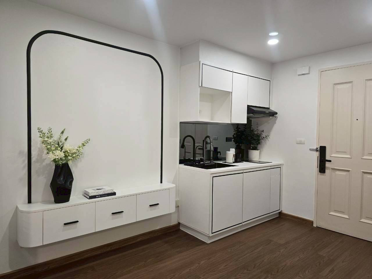 ขายคอนโด low rise ใจกลางทองหล่อ เงียบสงบแต่ยังอยู่ใกล้ความสะดวกทุกอย่าง ห้องตกแต่งสวยครบ พร้อมอยู่ รีโนเวทใหม่ทั้งห้อง – รูปที่ 4