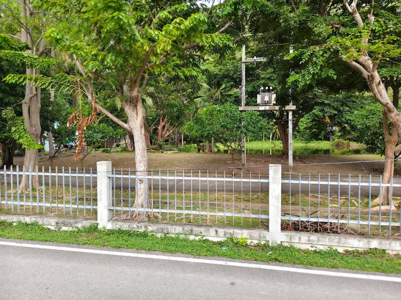 95530 - Empty land for sale, Cha-am, 4-1-95 rai, view of Nang Phanthurat mountain, near Cha-am beach, 5 minutes, opposite Phetchaburi Immigration, enter and exit Phetkasem Road 300 m.