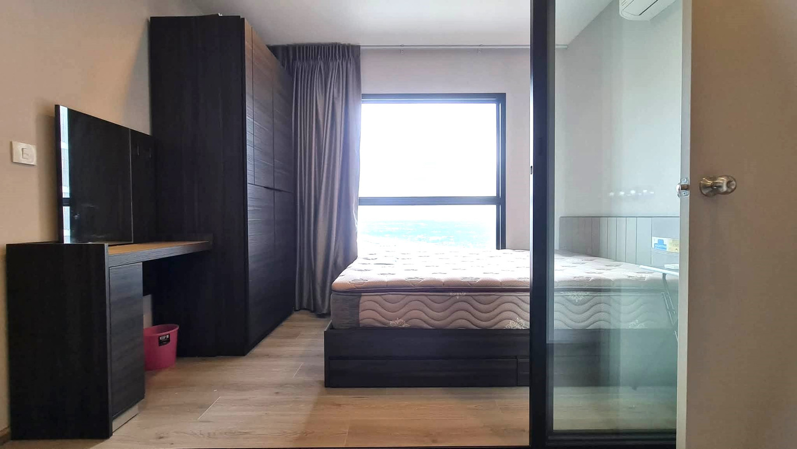For rent: The Politan Rive, area 26 sq m. Condo next to the Chao Phraya River, 29th floor, river view room, good location, near MRT Phra Nang Klao Station, only 300 meters. For rent: The Politan Rive, area 26 sq m. Condo next to the Chao Phraya River, 29th floor, river view room, good location, near MRT Phra Nang Klao Station, only 300 meters.