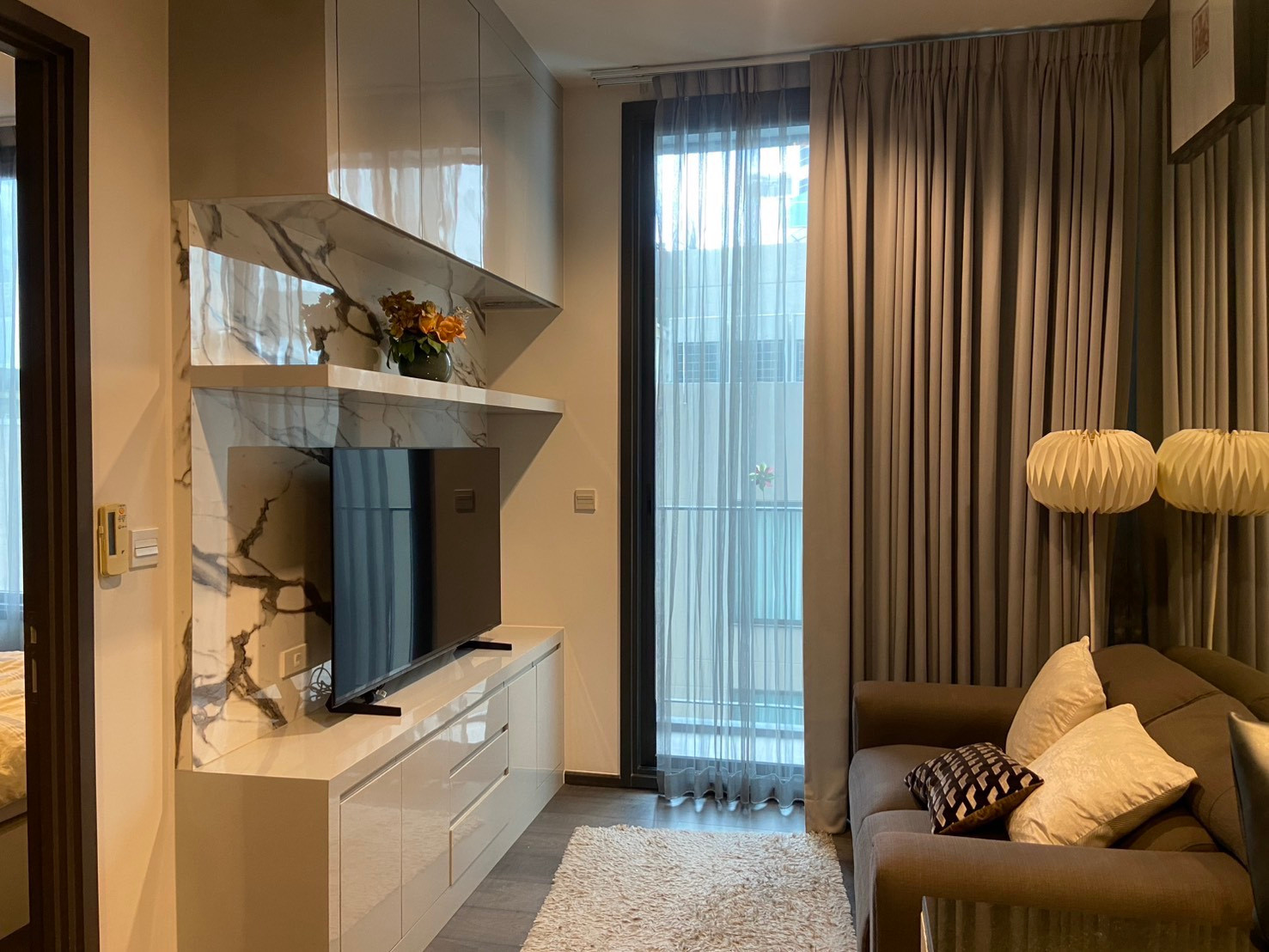 🟢 ให้เช่า คอนโด Edge Sukhumvit 23 ห้องสวยตกแต่งครบพร้อมอยู่ 1 ห้องนอน 30.5 ตร.ม. เฟอร์+เครื่องเครื่องใช้ไฟฟ้าครบครัน ⎯ 🚆 ใกล้ BTS อโศก / MRT สุขุมวิท
