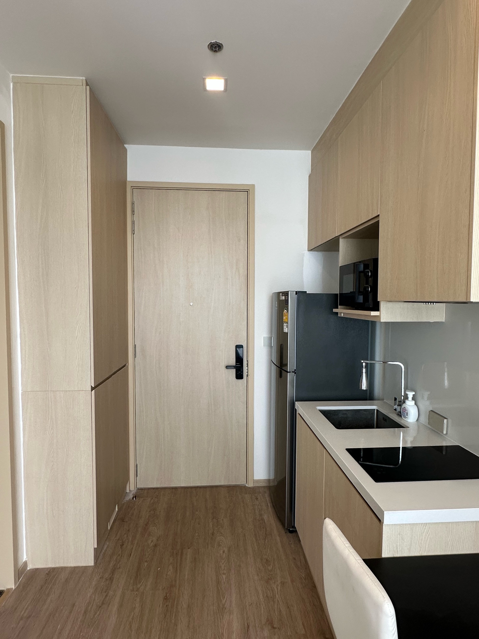 🏙 Condo for Rent | NOBLE STATE 39  ✨ คอนโดหรูสไตล์โมเดิร์น ใจกลางสุขุมวิท ทำเล Prime ใกล้ BTS พร้อมพงษ์ เดินทางสะดวก รายล้อมด้วยห้างสรรพสินค้า ร้านอาหาร และไลฟ์สไตล์ครบครัน  🛏 1 Bedroom (ห้องนอนแยกเป็นสัดส่วน) 🚿 1 Bathroom 🏢 Floor: 31 (วิวสูง โปร่ง โ – รูปที่ 3