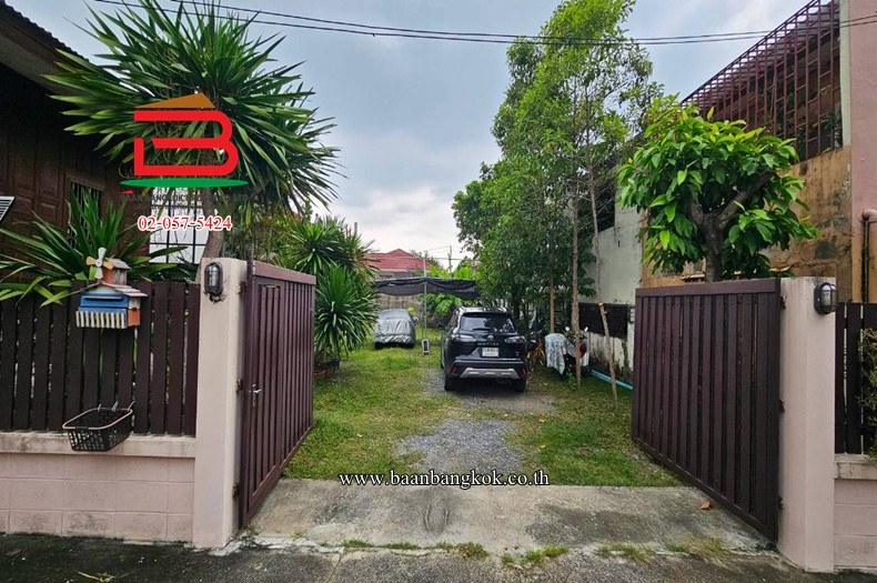 ที่ดินเปล่า ซอยเสนานิคม 1 ซอย 25 แยก 6 (ซอยลาดปลาเค้า 24) เนื้อที่ 61 ตรว. แขวงจรเข้ เขตลาดพร้าว