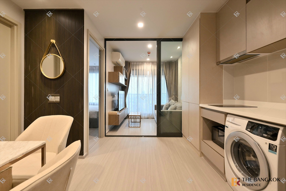 Beautiful unit, prime location — perfect for both investment and living!