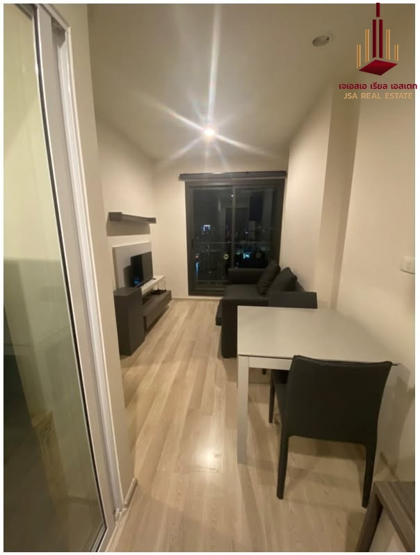 ✨ For Rent: Centric Huai Khwang Station Condo ✨ 💰 Only 17,000 THB/month