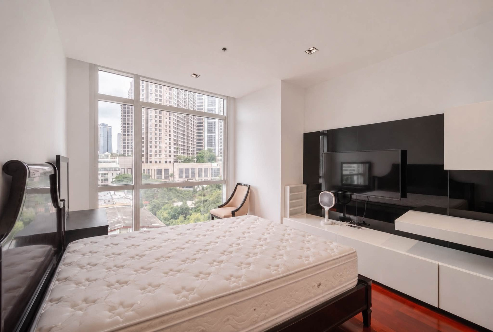 ให้เช่า Athenee Residence 2 Bedrooms 2 Bathrooms ขนาด 131.77 ตร.ม. ชั้น 8 – รูปที่ 3
