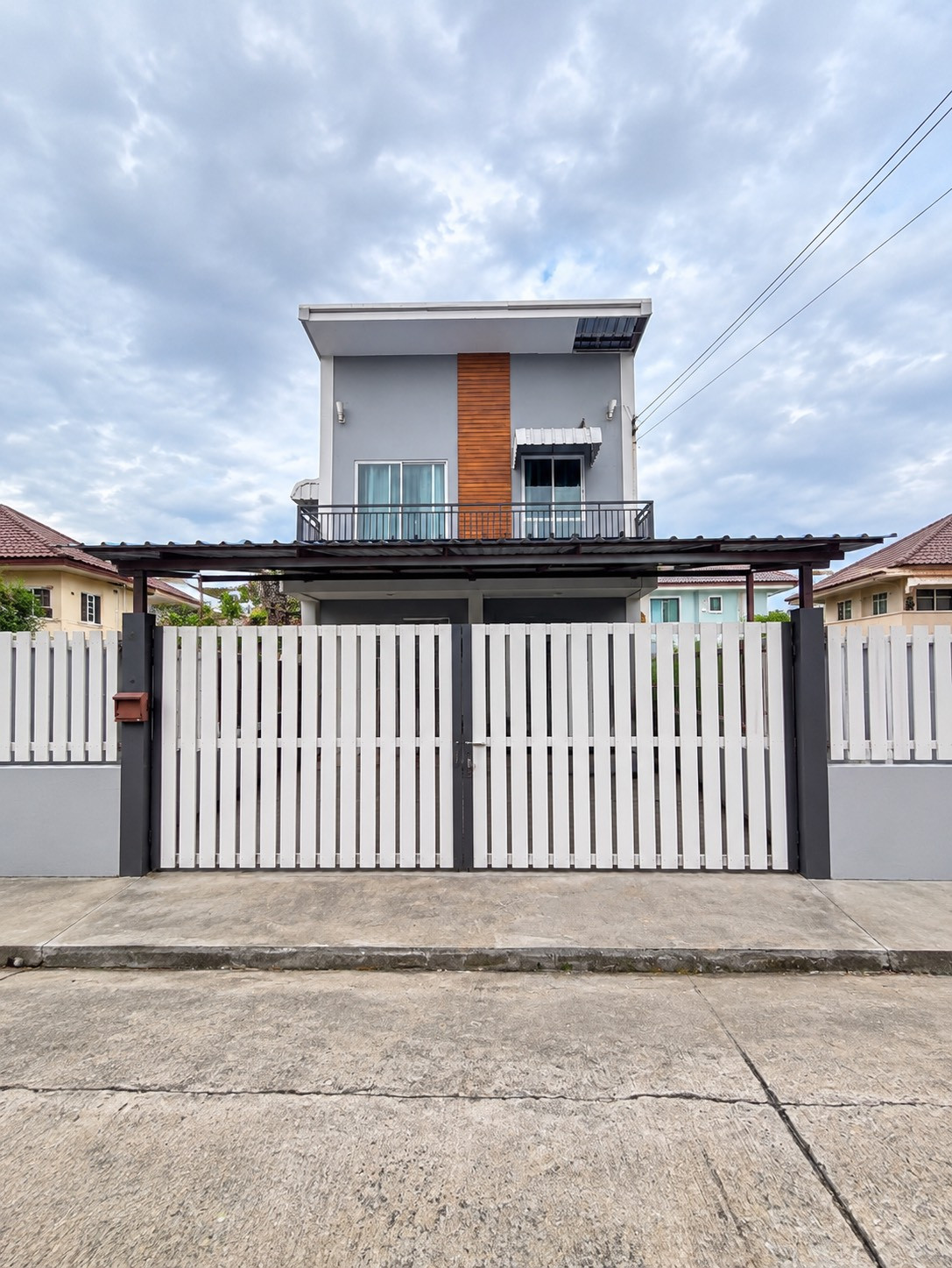 2-story detached house for sale, Soi Borommaratchachonnani 74, good location, completely renovated. Travel to Bangkok only 5 minutes. 2-story detached house for sale, Soi Borommaratchachonnani 74, good location, completely renovated. Travel to Bangkok only 5 minutes.
